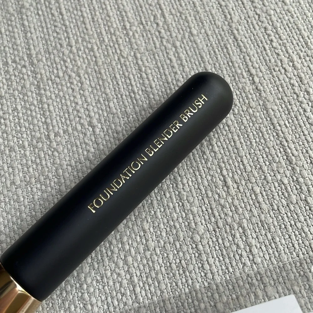 Estee Lauder Foundation Blender Brush - new!